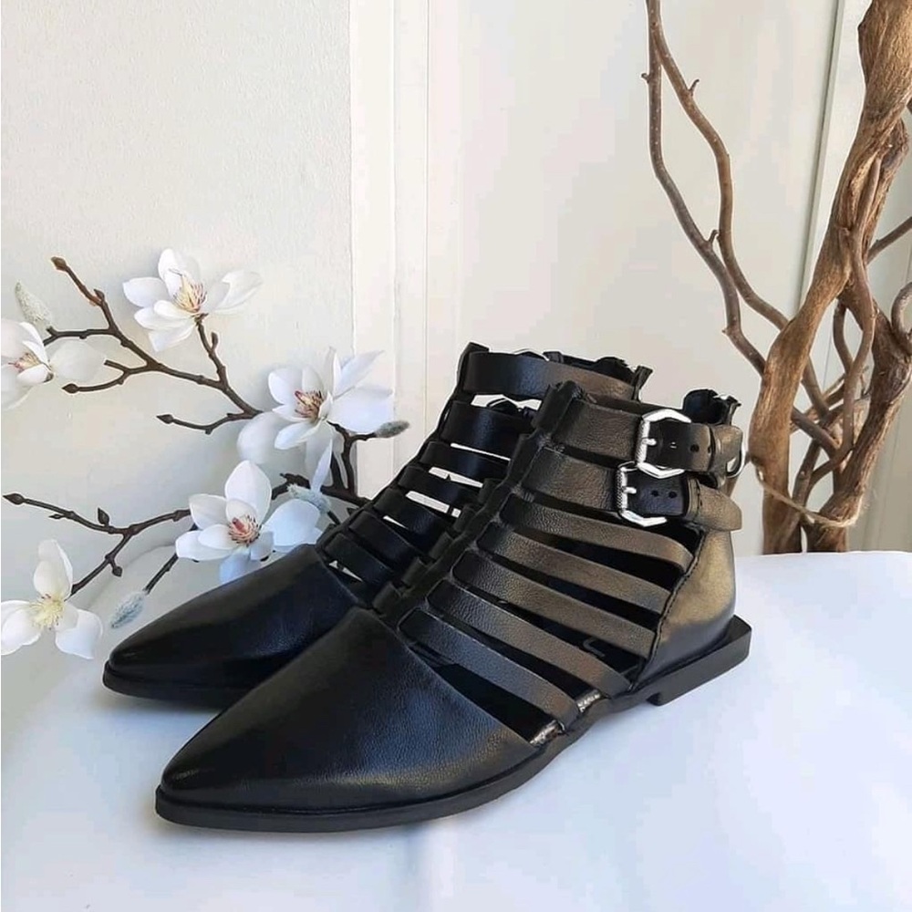 Elegant Black Slash Caged leather pointy toed sandles